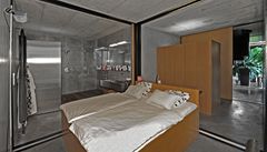 D�ky posuvn�m p���k�m m��e b�t lo�nice snadno spojena s koupelnou, zahradou i zbytkem domu.