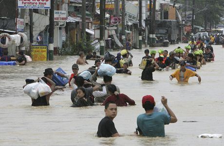 Pokraující monzunové det, etné tajfuny a boue si za poslední tyi msíce v jiní a jihovýchodní Asii vyádaly více ne 600 mrtvých 