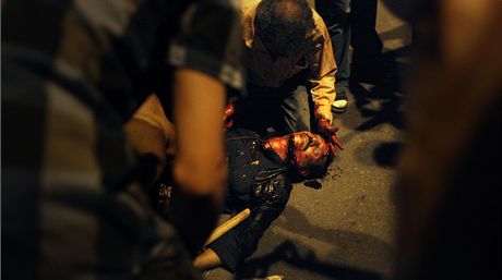 Nejmén 19 lidí zahynulo a na 150 bylo zranno pi násilnostech v ulicích Káhiry.