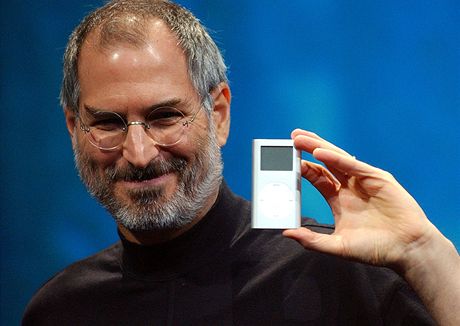 Steve Jobs pedstavuje iPod (6. ledna 2004).