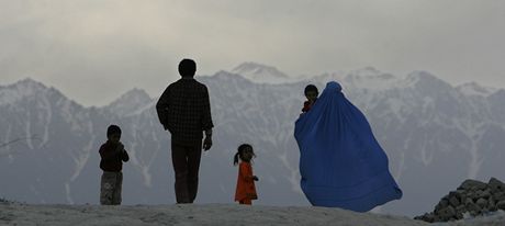 Afghnsk rodina na snmku z roku 2007 odchz z Kbulu.