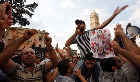 V Sýrii tisícové demonstrace proti reimu, nejmén devt mrtvých 