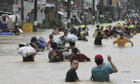 Pokraující monzunové det, etné tajfuny a boue si za poslední tyi msíce v jiní a jihovýchodní Asii vyádaly více ne 600 mrtvých 
