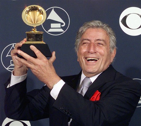 Jazzový arm a elegance. Zpvák Tony Bennett (* 1926) si na své poslední album pozval rznorodé hosty ze vech oblastí populární hudby. Vznikla tak i poslední nahrávka Amy Winehouseové. 