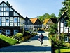 Waltersdorf, jedna z nejmalebnějších vesnic, s desítkami památkově chráněných dřevěných stavení – podstávkových domů. 