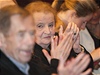 Potlesk. Madeleine Albrightová a Václav Havel.