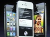Nový iPhone, model 4S. Novinku od firmy Apple pedstavuje éf Tim Cook. 
