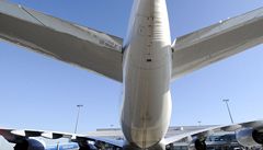 Nejv�t�í dopravní letadlo sou�asnosti Airbus A380 p�istálo 2. �íjna poprvé v Praze