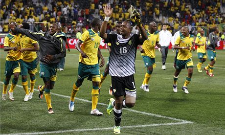 Fotbalisté Jihoafrické republiky slaví postup na Africký pohár národ. Jene pedasn, jejich trenér spletl pravidla a remíza 0:0 se Sierrou Leone jim nakonec nestaila