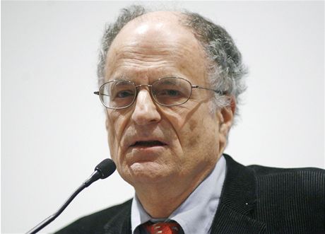 Nobelovu cenu za ekonomii získal za rok 2011 Thomas J. Sargent.