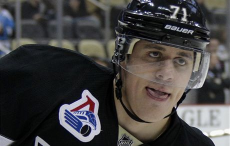 Pittsburgh (Malkin s logem na dresu Lokomotivu Jaroslavl)