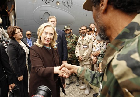 Hillary Clintonová neekan pijela do Libye