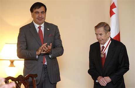 Bývalý eský prezident Václav Havel a gruzínský prezident Michail Saakavili