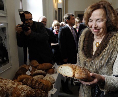Prezident Václav Klaus je podle své eny velkým milovníkem chleba.