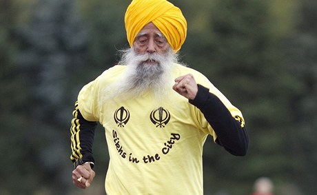 Stoletý maratonec Fauj Singh.