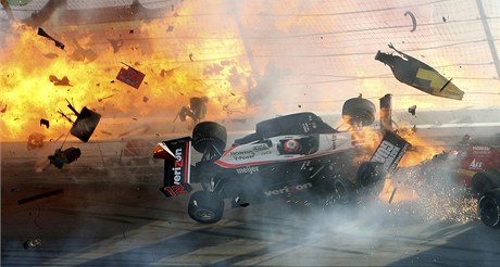 Dan Wheldon zahynul pi závodu IndyCar.
