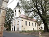 Kostel v obci Nový Kostel. Omítka je opravená.