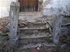 Vstupní schody do Kubiova domku.