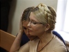 Po celou dobu se v soudní síni Tymoenková drela a objímala s dcerou.