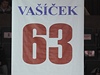 Slavia povsila ke stropu O2 areny dres Josefa Vaíka a vyadila jeho íslo ze sady.