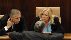 Premiérka Iveta Radi�ová diskutuje o eurovalu se �éfem koali�ní strany MOST-HÍD Bélou Bugárem, 