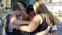 Střelec v Kalifornii zabil v kadeřnictví osm lidí