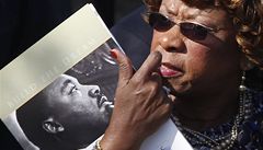 Tisíce lidí se shromá�dily na hlavním washingtonském prostranství National Mall nedaleko Bílého domu, aby se zú�astnili slavnostního odhalení pomníku Martina Luthera Kinga