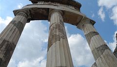 Tholos, stra�idelný d�m ve tvaru úlu