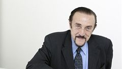 Psycholog Zimbardo: Nikdo si nemyslí, že páchá zlo. I Hitler psal, že koná Boží dílo