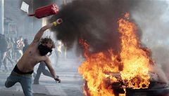 Bou�livé protesty v �ím�
