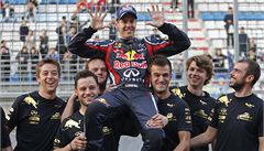 Šampion Vettel zajistil své stáji Pohár konstruktérů