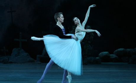 Leonid Sarafanov a Natália Osipovová v baletu Giselle