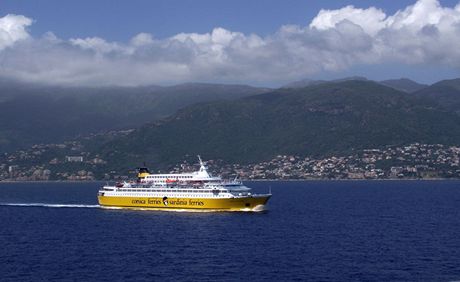 Trajekt míící na ostrov Korsika.