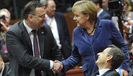 Summit EU (Petr Neas, Angela Merkelov a Nicolas Sarkozy)