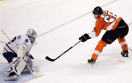 esk hokejista Jaromr Jgr ve slubch Philadelphie skruje v NHL do st Toronta 