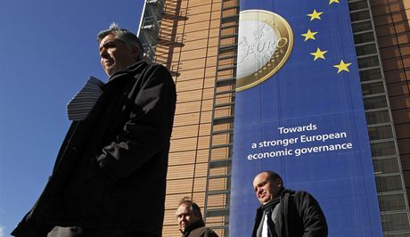 Velký billboard na budov Evropské komise.