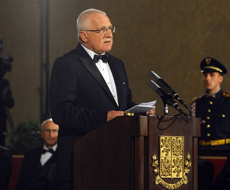 Prezident Václav Klaus pednesl 28. íjna na Praském hrad projev pi píleitosti státního svátku a udílení nejvyích státních vyznamenání. 