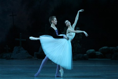 Leonid Sarafanov a Natália Osipovová v baletu Giselle