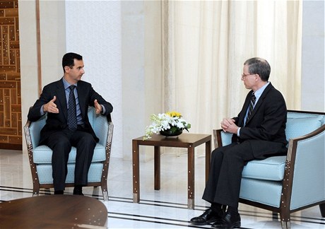 Americký velvyslanec Robert Ford a Baár Asad.