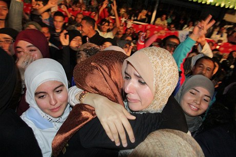 Stoupenci umírnných islamist se radují, strana získala 90 mandát.