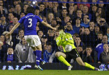 Branká Chelsea Petr ech v zápase Ligového poháru proti Evertonu vystídal a hned chytil penaltu