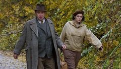 Tomá� Töpfer a Klára Issová v televizním filmu Kráska a netvor 1950