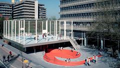 Holandská realizace NL Architects: Basket Bar v Utrechtu (2003).
