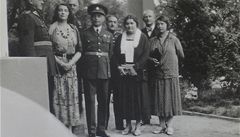 Jedin dostupn fotografie Bly Syrov (tet zprava), druh polovina 30. let.(Prvn zprava Jaroslava Eliov, tvrt zprava generl Eli, tet zleva generl Syrov).