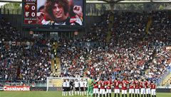 Marco Simoncelli zem�el. Minuta ticha na fotbalovém utkání italské Serie A.