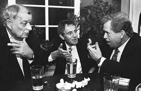 Josef Topol, Jan Tska a Vclav Havel (zleva)