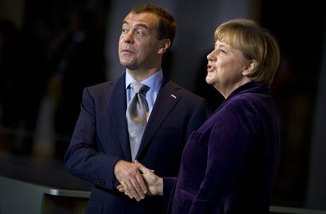 Sputní plynovodu Nord Stream: ruský premiér Dmitrij Medvedv a nmecká...