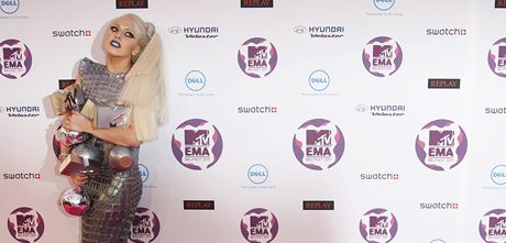 Lady Gaga po pedání cen MTV Awards v Belfastu
