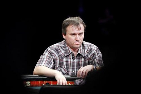 Hrá pokeru Martin Staszko