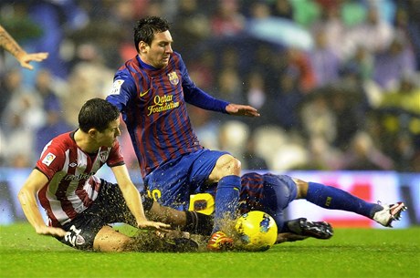 Barcelona - Athletic Bilbao, nejlepí fotbalista svta Lionel Messi bojuje o mí